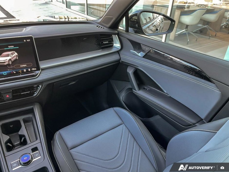 2025 Volkswagen Tiguan Comfortline R-Line Black Edition-24