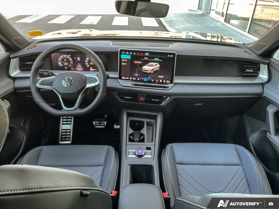 2025 Volkswagen Tiguan Comfortline R-Line Black Edition-23