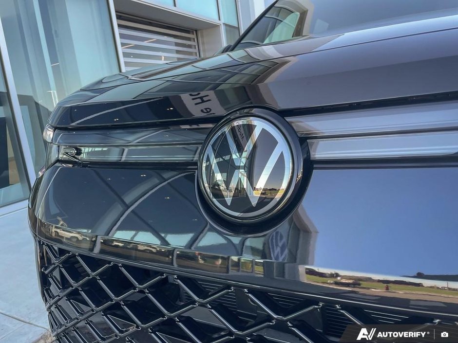 2025 Volkswagen Tiguan Comfortline R-Line Black Edition-8