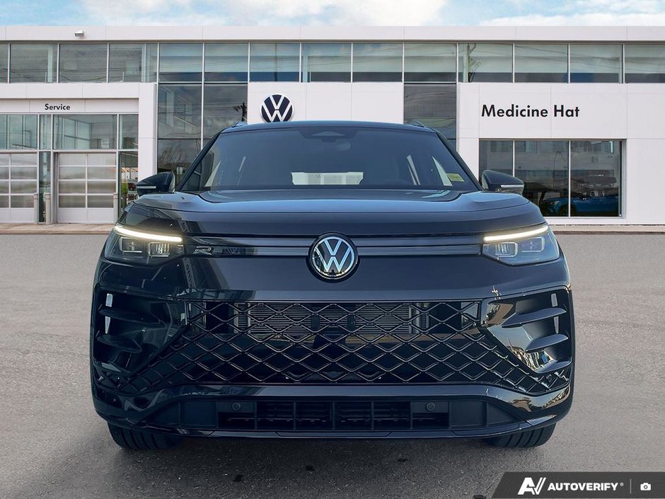 2025 Volkswagen Tiguan Comfortline R-Line Black Edition-1