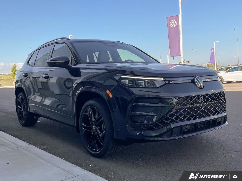 2025 Volkswagen Tiguan Comfortline R-Line Black Edition-25
