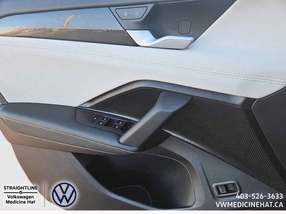 2025 Volkswagen Tiguan Comfortline R-Line Black Edition-15