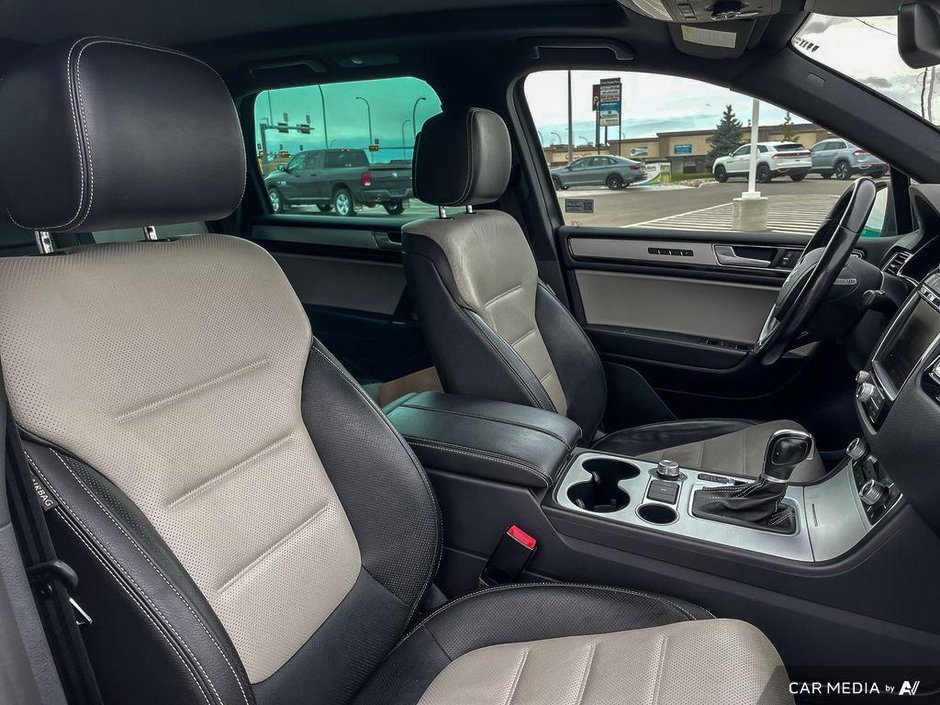 2017 Volkswagen Touareg Wolfsburg Edition-21