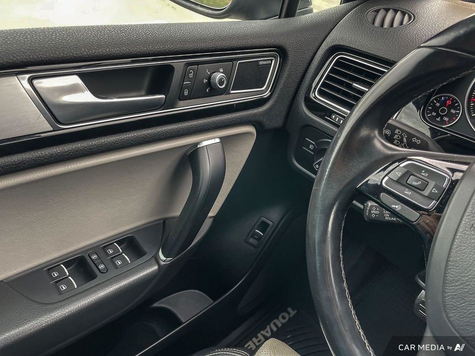 2017 Volkswagen Touareg Wolfsburg Edition-16