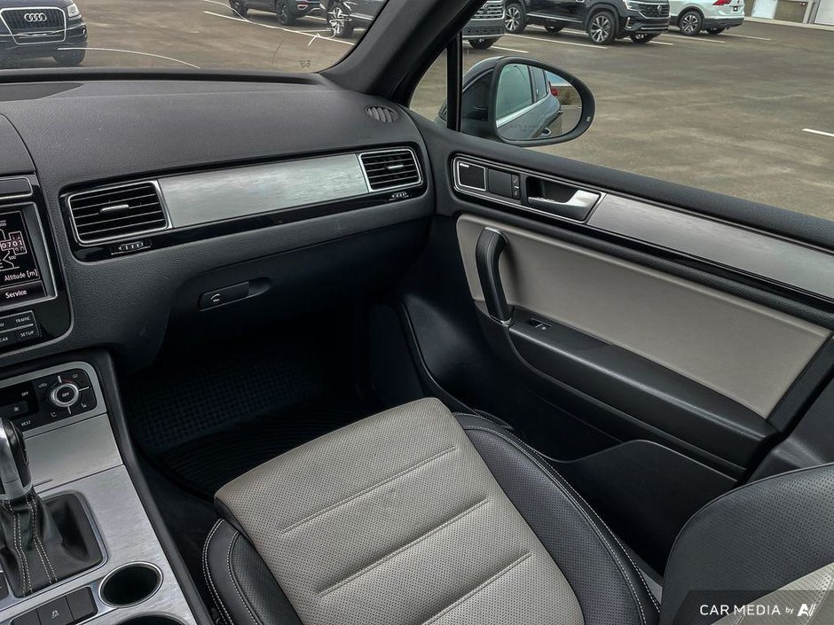 2017 Volkswagen Touareg Wolfsburg Edition-24