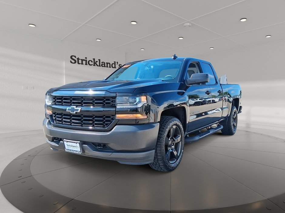 2017 Chevrolet Silverado 1500 Double 4x4 WT / Standard Box in Stratford, Ontario