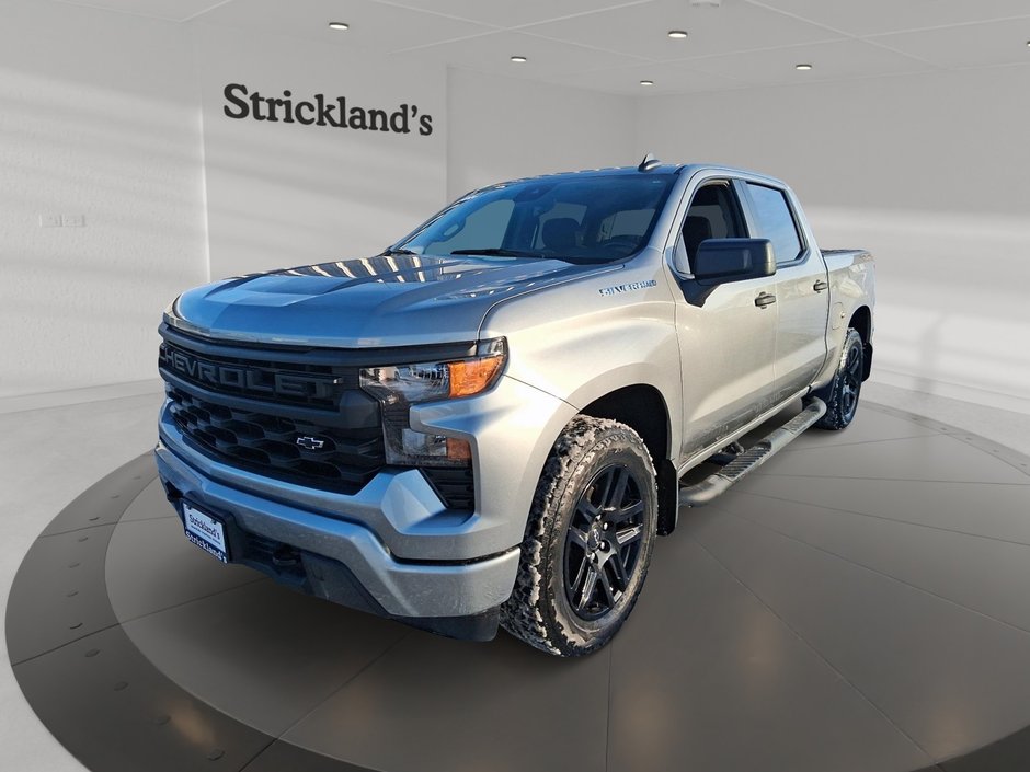 2023 Chevrolet Silverado 1500 Crew Cab 4x4 Custom / Short Box in Stratford, Ontario