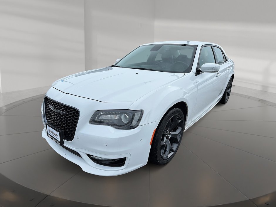 2022 Chrysler 300 Touring L in Stratford, Ontario