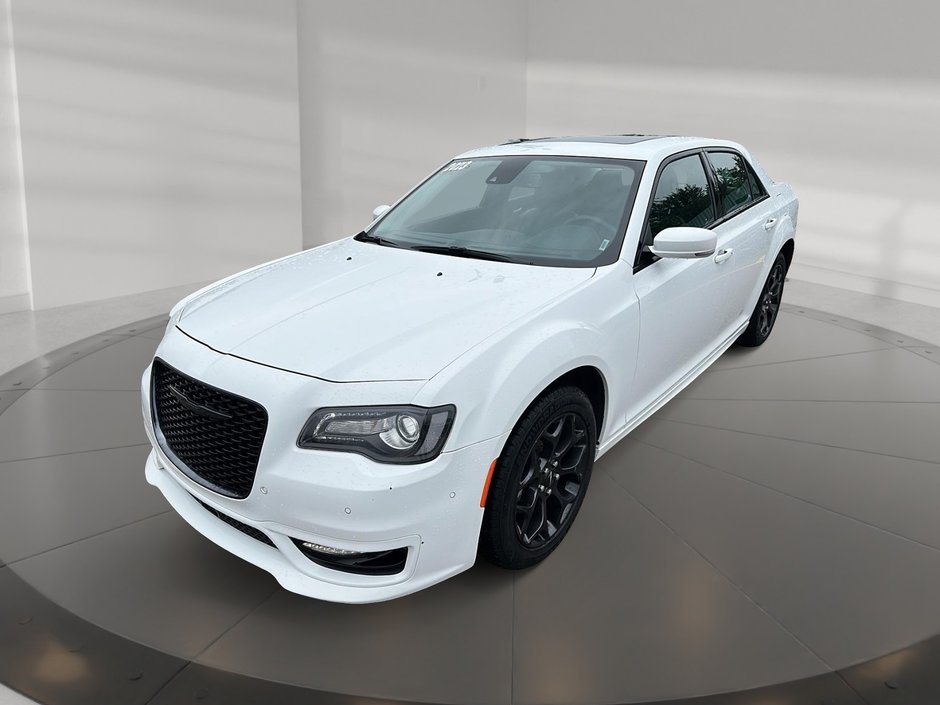 2023 Chrysler 300 Touring L AWD in Stratford, Ontario