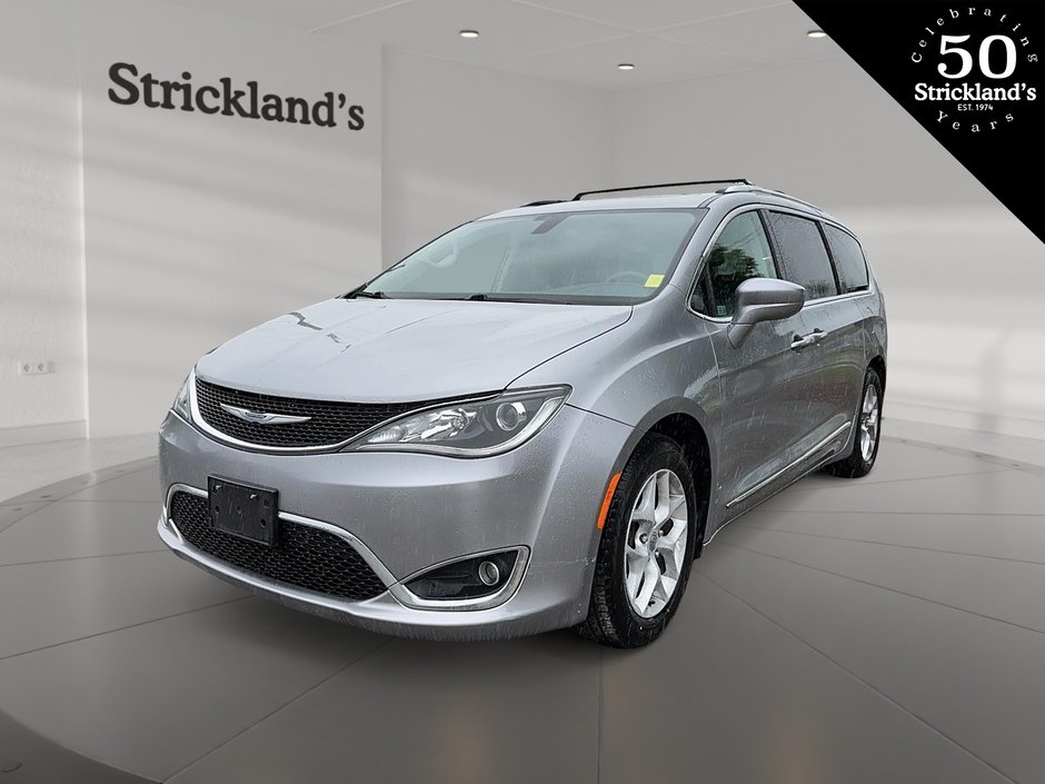 2018  Pacifica Touring-l Plus in Stratford, Ontario