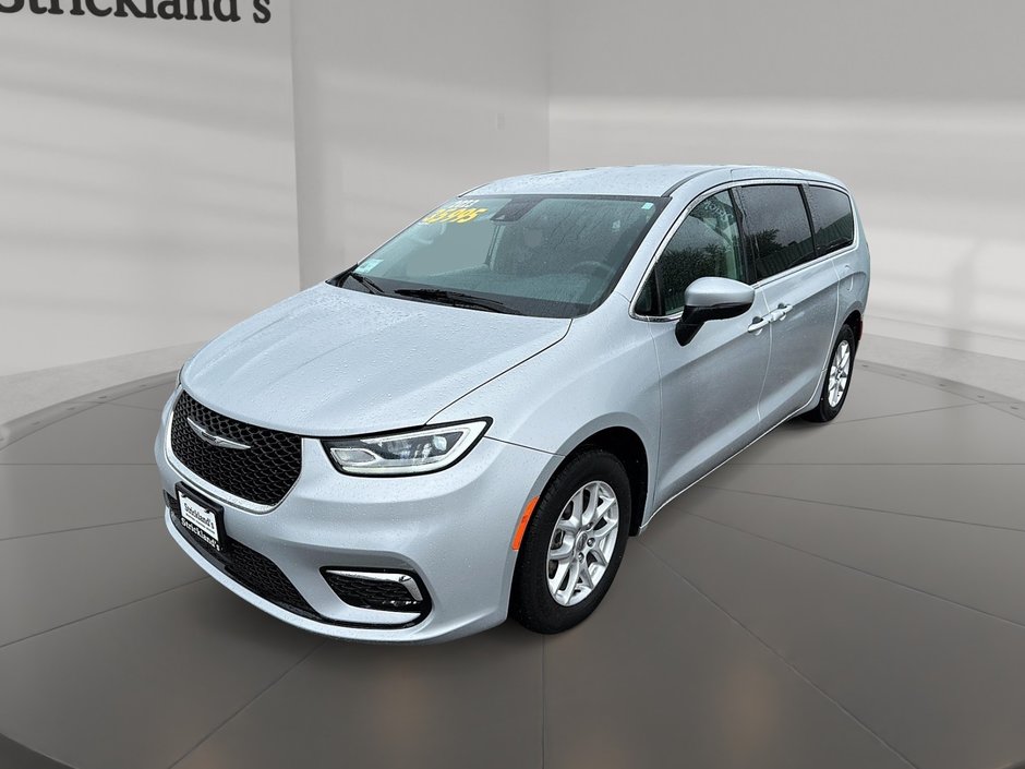 2023 Chrysler Pacifica Touring L FWD in Stratford, Ontario
