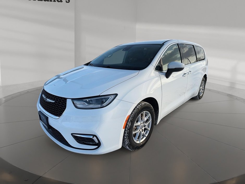 2023 Chrysler Pacifica Touring L FWD in Stratford, Ontario