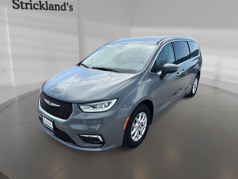 2023 Chrysler Pacifica Touring L FWD in Stratford, Ontario