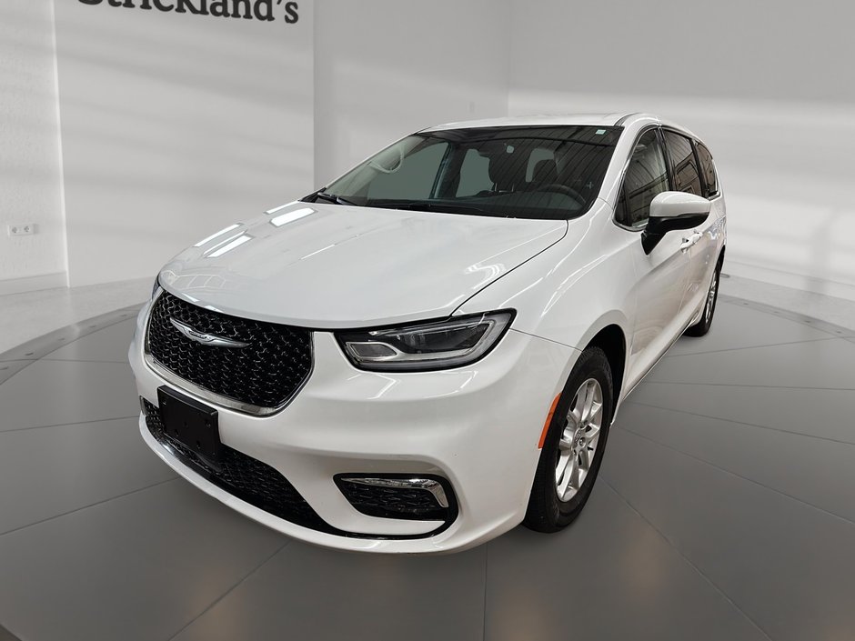2023 Chrysler Pacifica Touring L FWD in Stratford, Ontario