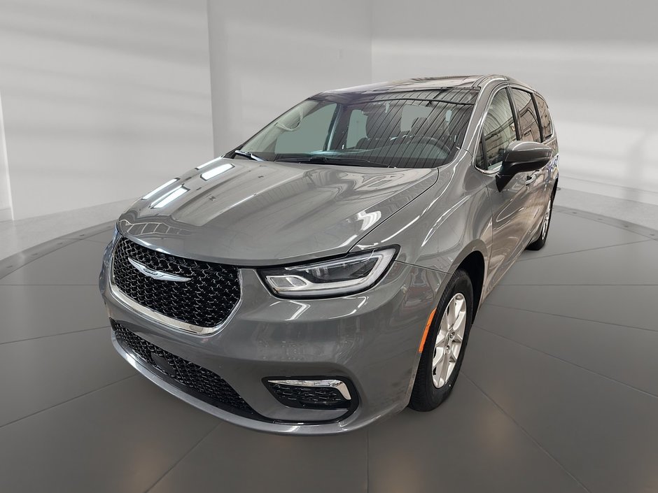 2023 Chrysler Pacifica Touring L FWD in Stratford, Ontario