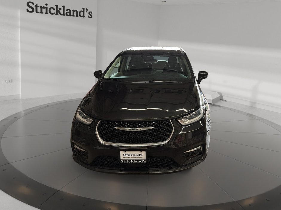 2023 Chrysler Pacifica Touring L FWD in Stratford, Ontario