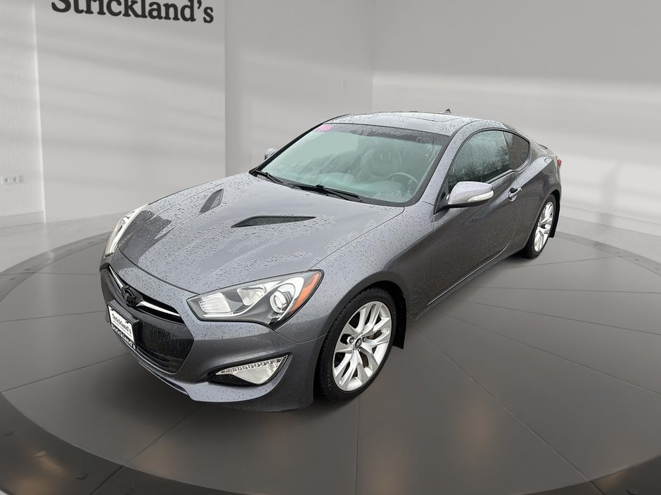 2016 Hyundai Genesis Coupe 3.8L - Premium - M6 in Stratford, Ontario
