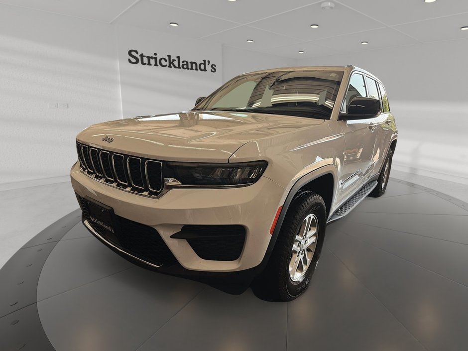 2023 Jeep Grand Cherokee 4X4 Laredo in Stratford, Ontario