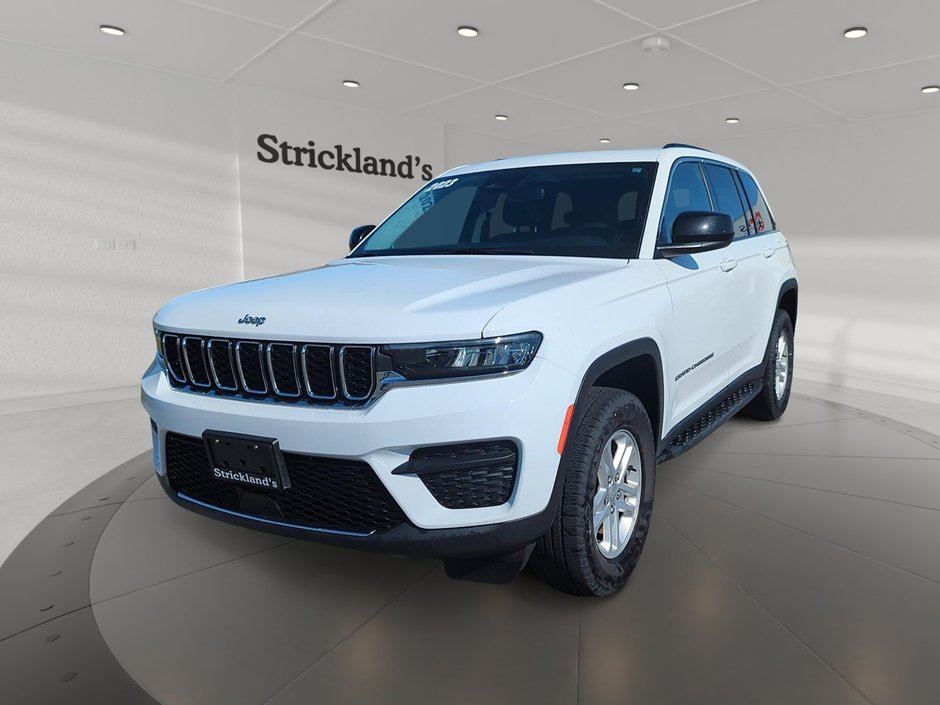 2023 Jeep Grand Cherokee 4X4 Laredo in Stratford, Ontario