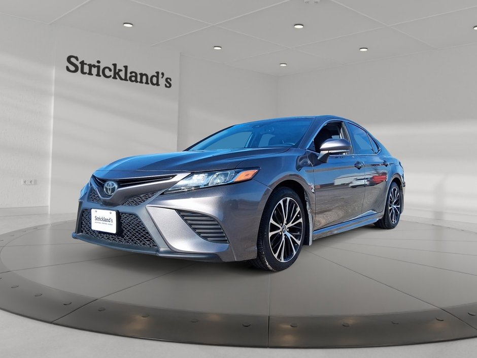 2018 Toyota Camry 4-Door Sedan SE 8A in Stratford, Ontario