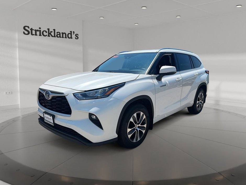 2021 Toyota Highlander hybrid XLE AWD in Stratford, Ontario