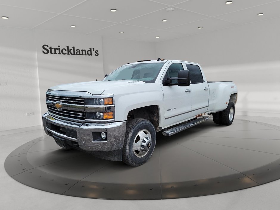 2015 Chevrolet Silverado 3500 Crew 4x4 LTZ / SRW in Brantford, Ontario - w940px