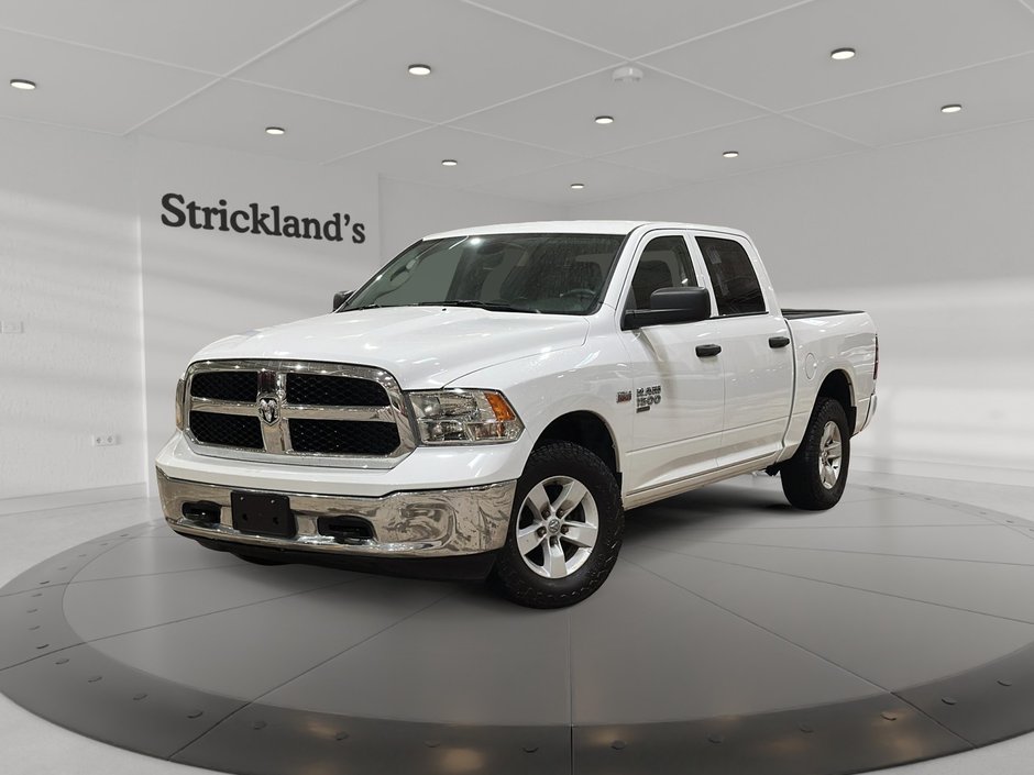 2022 Ram RAM 1500 Classic Crew Cab 4x4 (DS) SLT (140.5 WB 5'7 Box) SWB in Brantford, Ontario - w940px