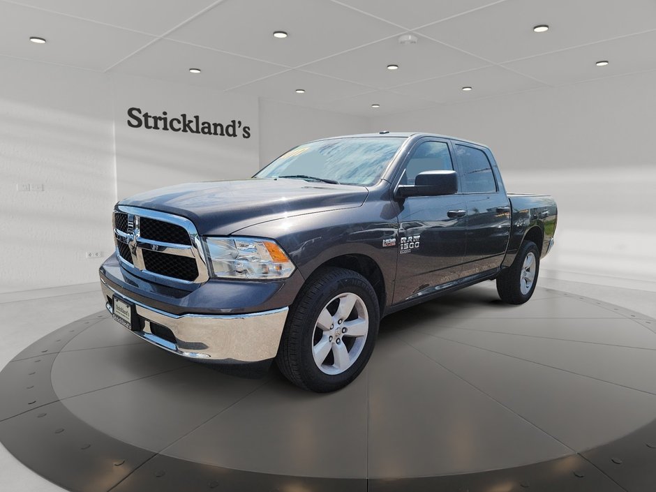 2023 Ram RAM 1500 Classic Crew Cab 4x4 (DS) SLT (140.5 WB 5'7 Box) SWB in Brantford, Ontario - w940px