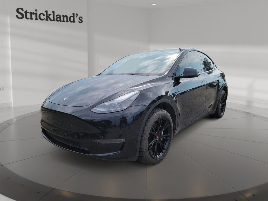 2023 Tesla Model Y Long Range in Brantford, Ontario - w940px