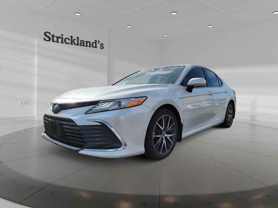 2022 Toyota Camry Hybrid XSE in Brantford, Ontario - w940px