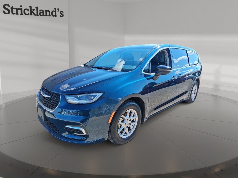 2024 Chrysler Pacifica TOURING L 3ROW in Stratford, Ontario