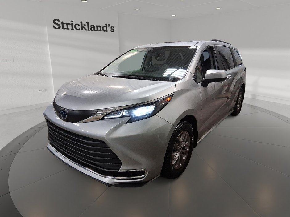 2024 Toyota Sienna Hybrid XLE 3ROW in Stratford, Ontario