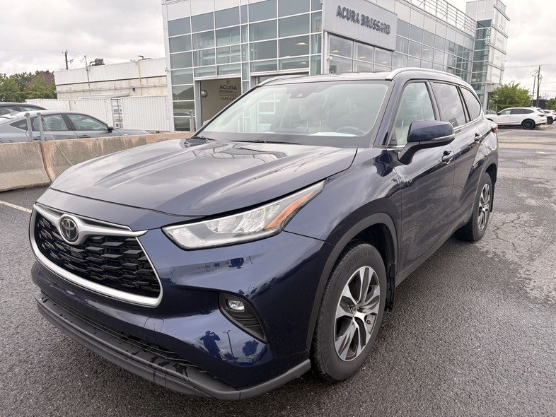 2022 Toyota Highlander XLE in Brossard, Quebec