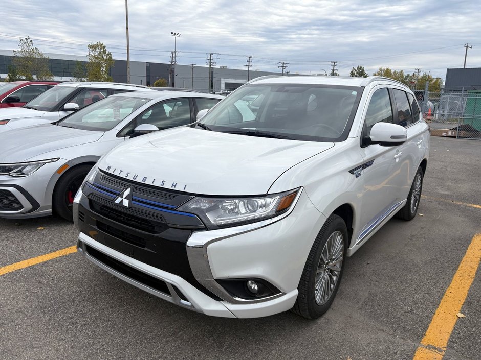 2022 Mitsubishi Outlander PHEV in Terrebonne, Quebec - w940px