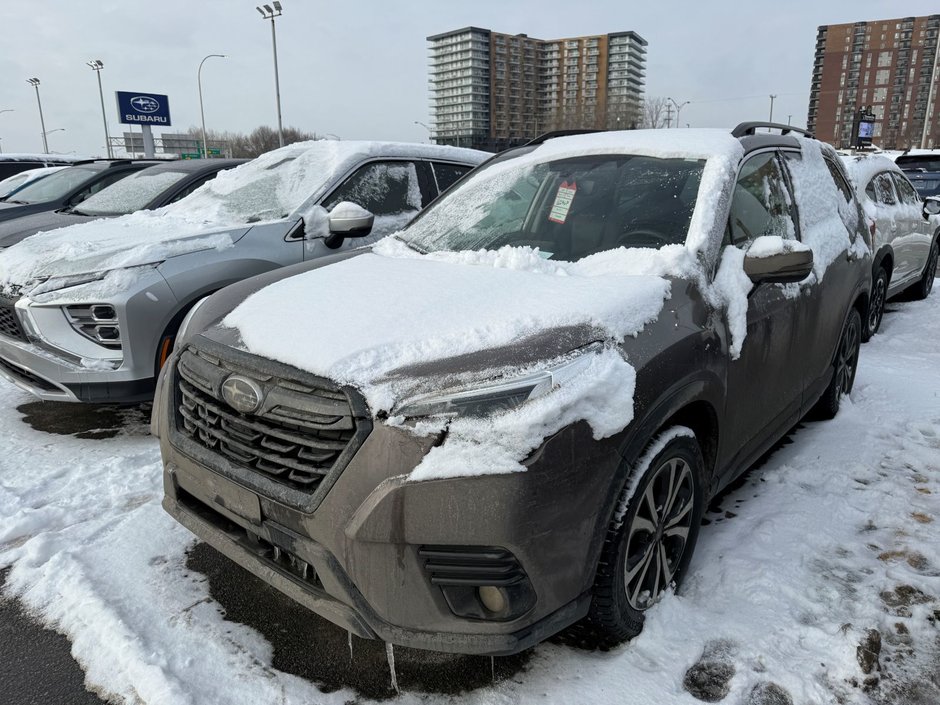 Subaru Forester Limited 2023 à Laval, Québec - w940px