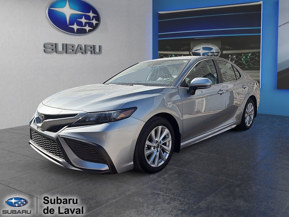 Toyota Camry SE 2023 à Laval, Québec - w940px