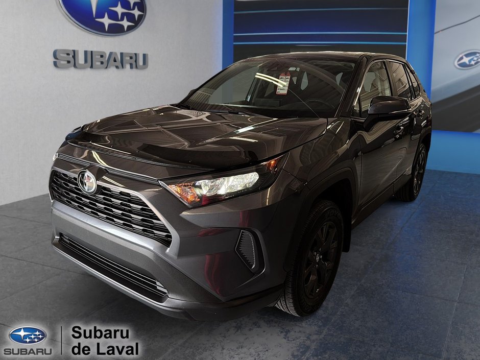 Toyota RAV4 LE 2023 à Laval, Québec - w940px