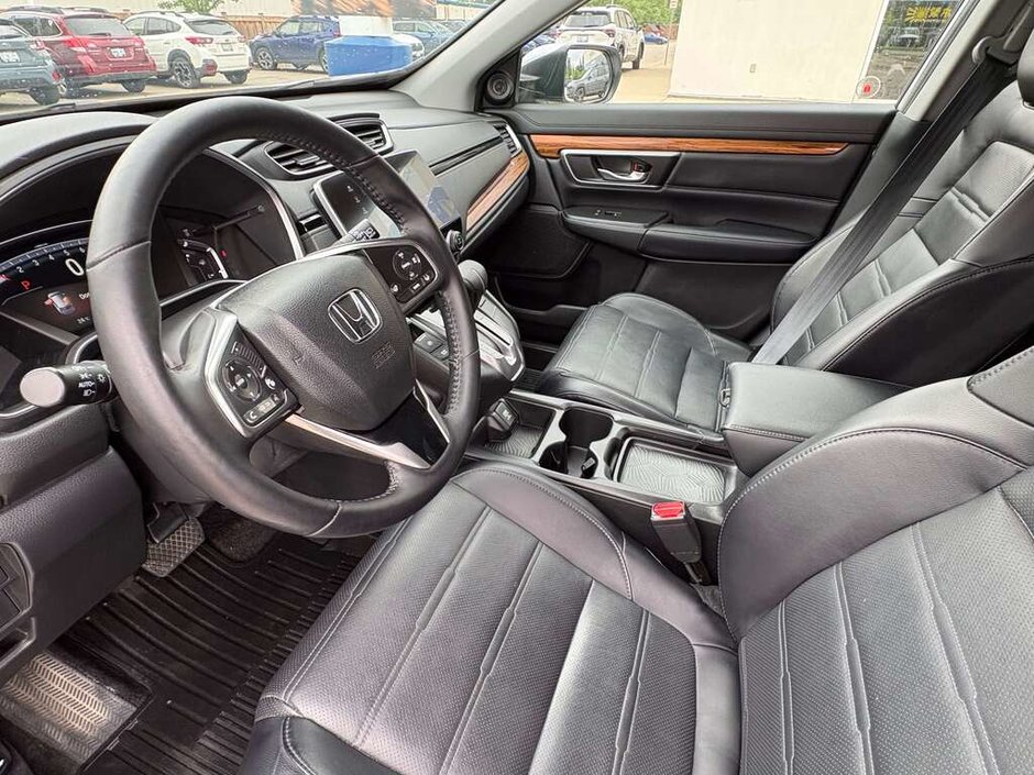 2018 Honda CR-V TOURING ONE OWNER | LOW MILEAGE | CLEAN CARFAX | LEATHER | SUNROOF | HEATED SEATS | HEATED STEERING WHEEL |