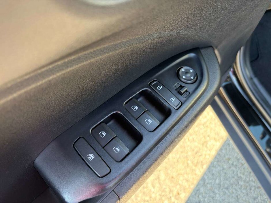 2021 Hyundai VENUE PREFERRED ONE OWNER | CLEAN CARFAX | LOW MILEAGE