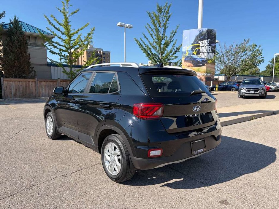 2021 Hyundai VENUE PREFERRED ONE OWNER | CLEAN CARFAX | LOW MILEAGE