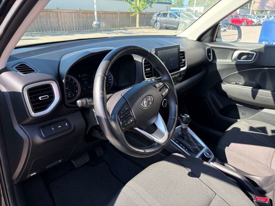 2021 Hyundai VENUE PREFERRED ONE OWNER | CLEAN CARFAX | LOW MILEAGE