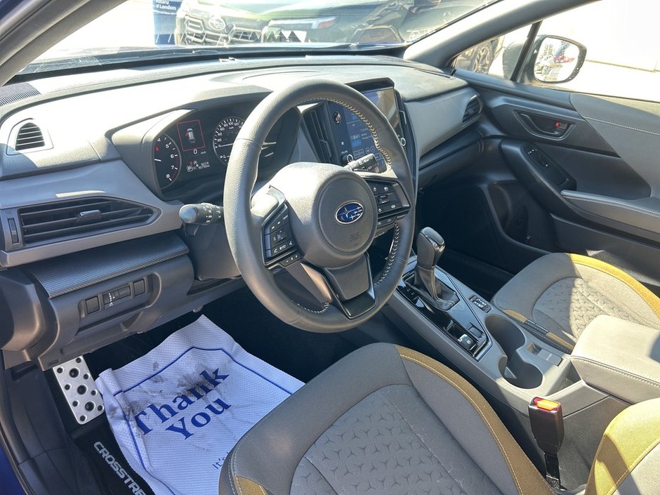 2024 Subaru CROSSTREK ONYX CLEAN CARFAX | AWD | 2.5L SUBARU BOXER® | 182-HP | EYESIGHT | CARPLAY | WIRELESS CHARGING | SUNROOF