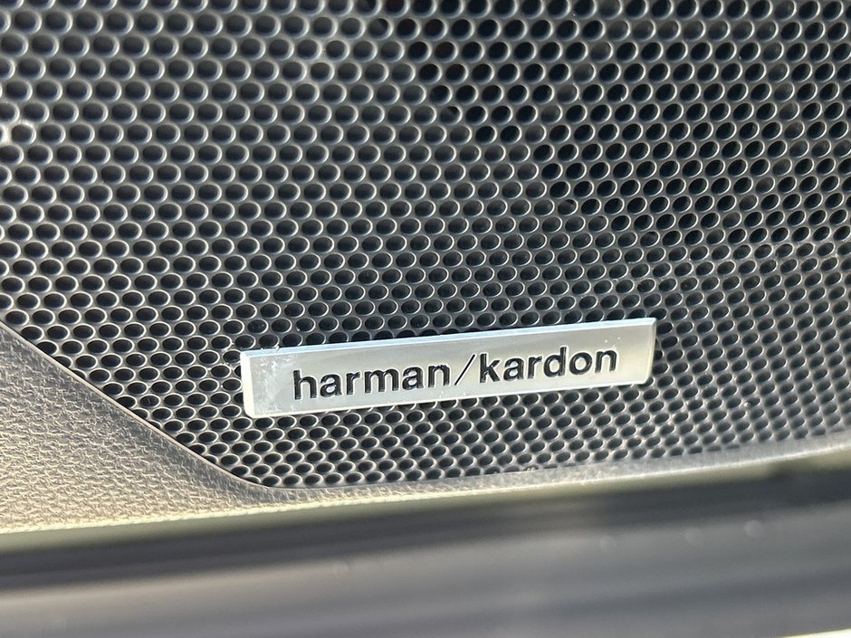 2025 Subaru FORESTER LIMITED ONE OWNER | CLEAN CARFAX | FULL DEALER SERVICE | AWD