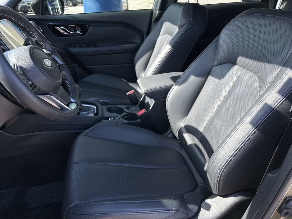 2025 Subaru FORESTER LIMITED ONE OWNER | CLEAN CARFAX | FULL DEALER SERVICE | AWD