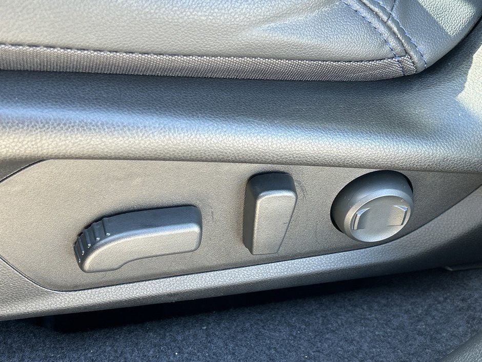 2025 Subaru FORESTER LIMITED ONE OWNER | CLEAN CARFAX | FULL DEALER SERVICE | AWD