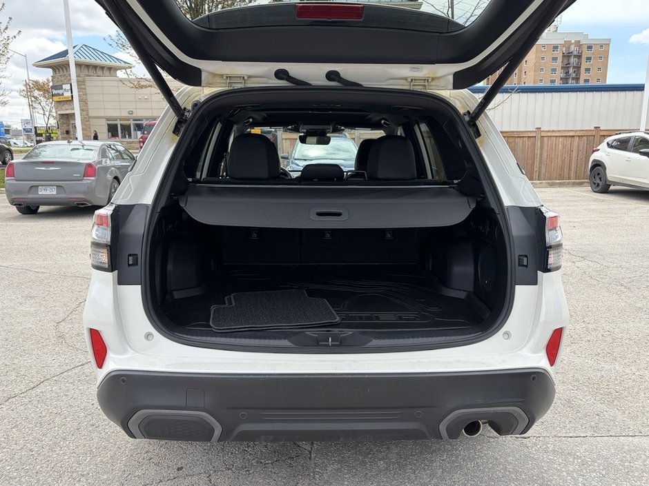 2025 Subaru FORESTER LIMITED ONE OWNER | CLEAN CARFAX | LOW MILEAGE | AWD | EYESIGHT | SUNROOF | CARPLAY | HEATED SEATS