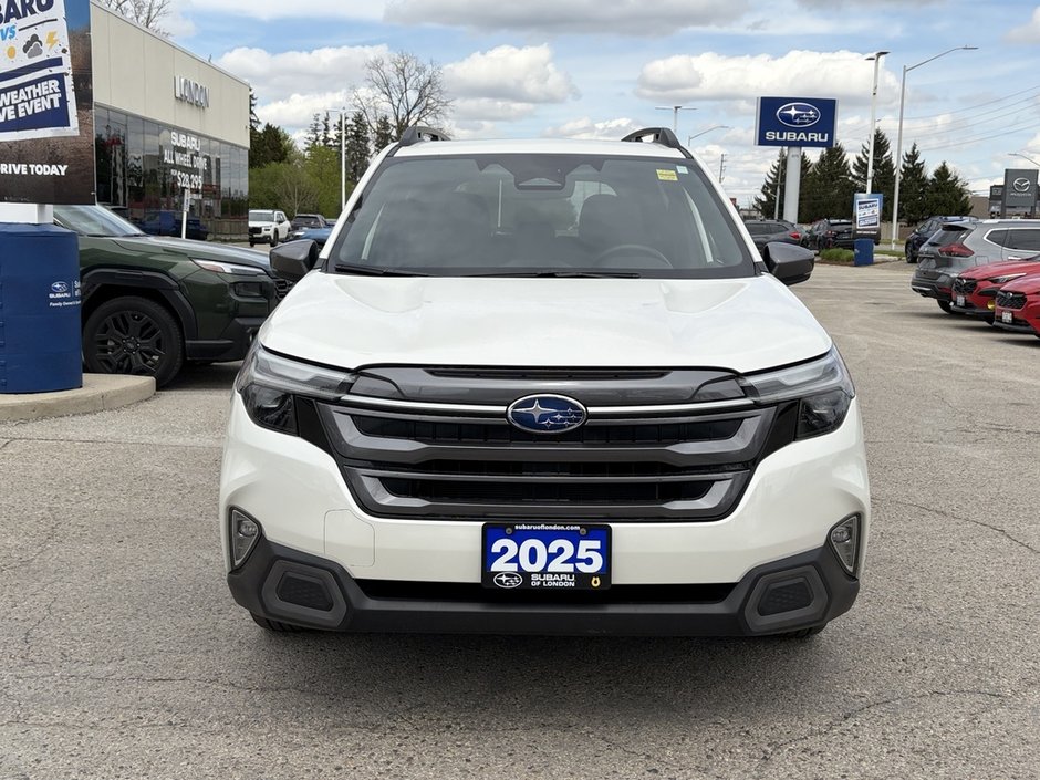 2025 Subaru FORESTER LIMITED ONE OWNER | CLEAN CARFAX | LOW MILEAGE | AWD | EYESIGHT | SUNROOF | CARPLAY | HEATED SEATS