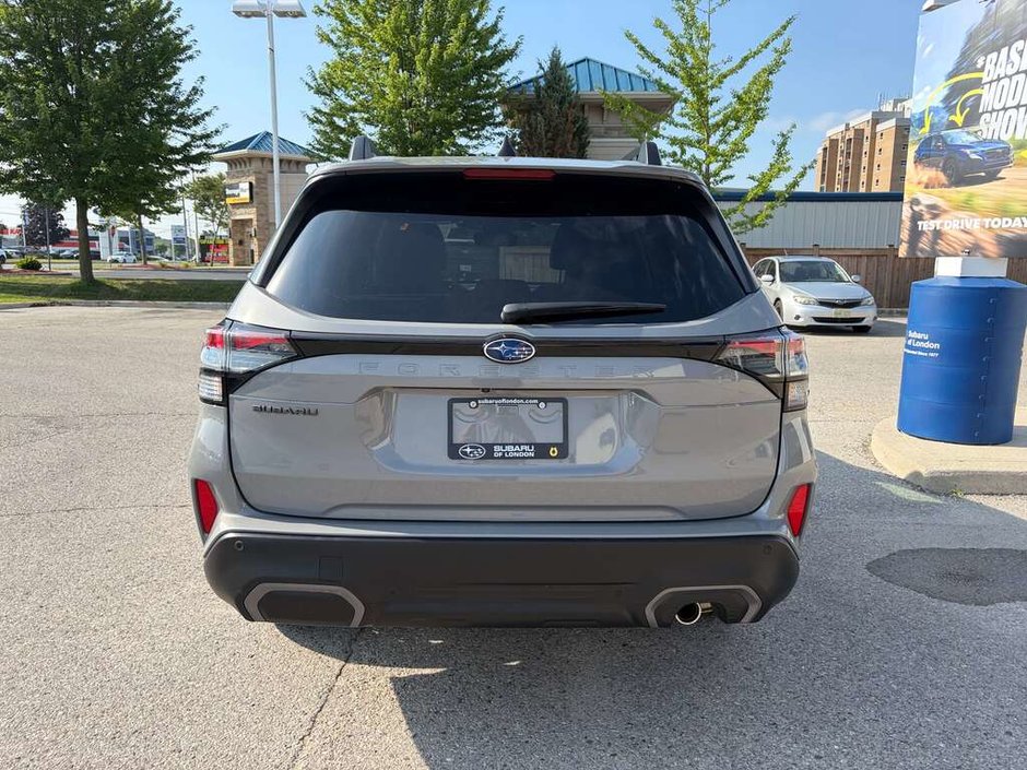 2025 Subaru FORESTER LIMITED ONE OWNER | CLEAN CARFAX | DEALER SERVICE