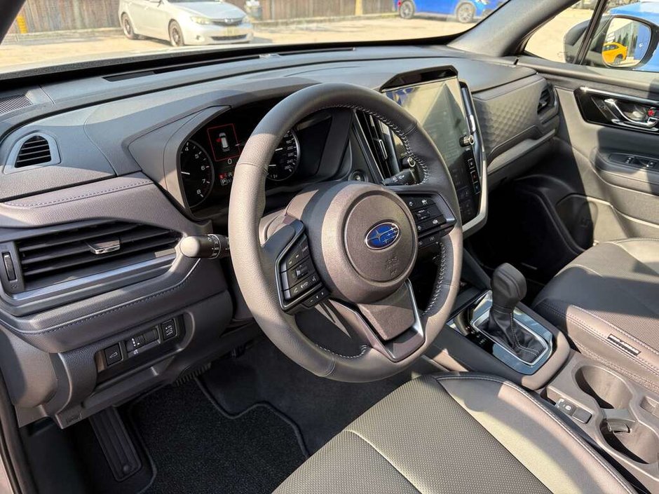 2025 Subaru FORESTER LIMITED ONE OWNER | CLEAN CARFAX | DEALER SERVICE