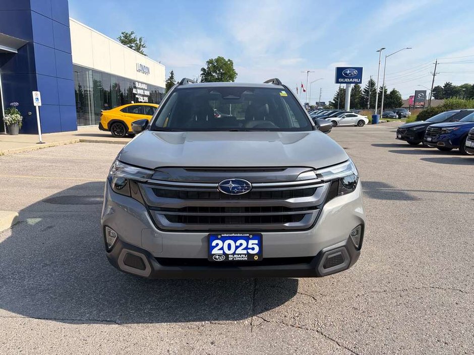 2025 Subaru FORESTER LIMITED ONE OWNER | CLEAN CARFAX | DEALER SERVICE